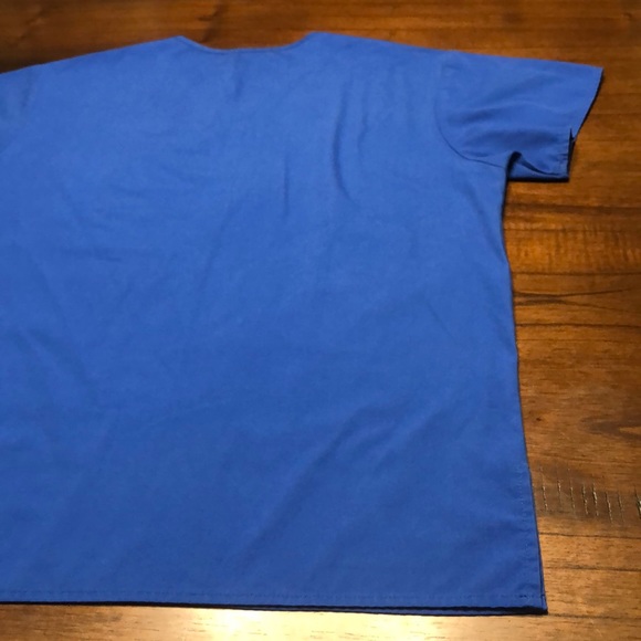 V Life Scrub Top Medium - Picture 14 of 15